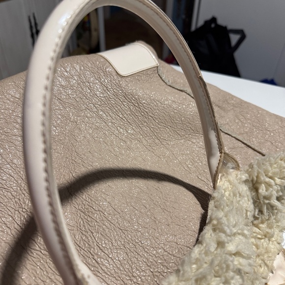 Tory Burch Beige Textured Ella  Tote with shearling - Picture 7 of 11